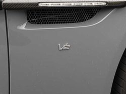 Aston Martin Vanquish S 
