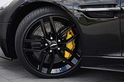 Aston Martin Vanquish Volante Carbon Edition