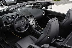 Aston Martin Vanquish Volante Carbon Edition
