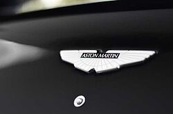 Aston Martin Vanquish Volante Carbon Edition