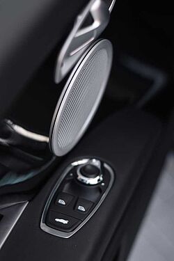 Aston Martin DB11 V8 Coupe / UPE 208.030,-