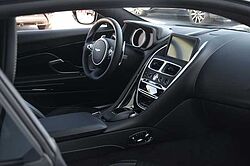 Aston Martin DB11 V8 Coupe / UPE 208.030,-