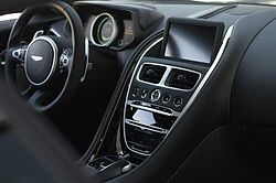 Aston Martin DB11 V8 Coupe / UPE 208.030,-