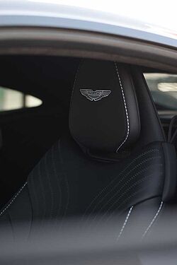 Aston Martin DB11 V8 Coupe / UPE 208.030,-