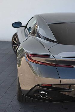 Aston Martin DB11 V8 Coupe / UPE 208.030,-
