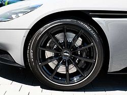 Aston Martin DB11 V12 AMR