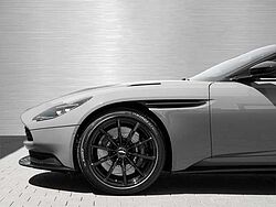 Aston Martin DB11 V12 AMR