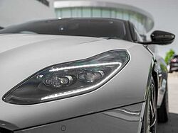 Aston Martin DB11 V12 AMR