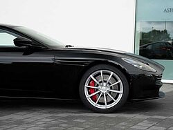 Aston Martin DB11 AMR