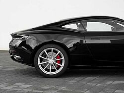 Aston Martin DB11 AMR