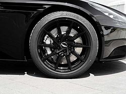 Aston Martin DB11 V8 Coupe Shadow Edition