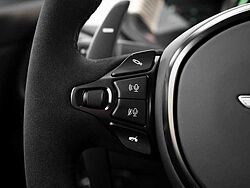 Aston Martin DB11 V8 Coupe Shadow Edition
