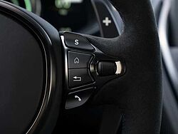 Aston Martin DB11 V8 Coupe Shadow Edition