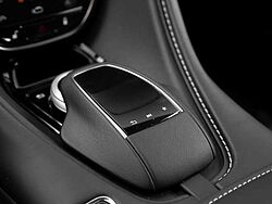 Aston Martin DB11 V8 Coupe Shadow Edition