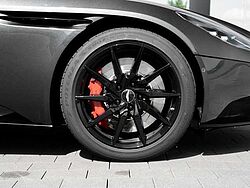 Aston Martin DB11 V8 Coupe Shadow Edition