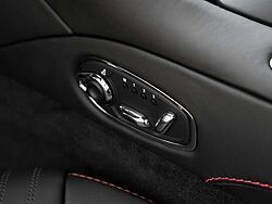 Aston Martin DB11 V8 Coupe Shadow Edition