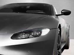 Aston Martin V8 Vantage / Lackierung Mattgrau