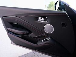Aston Martin V8 Vantage / Lackierung Mattgrau