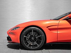 Aston Martin V8 Vantage / Cosmos Orange