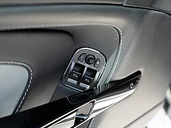 Aston Martin V12 Vantage S / Performance Pack (603PS)